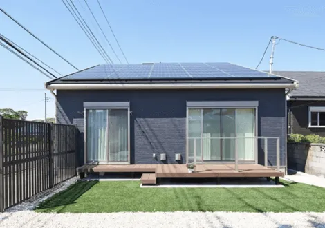 屋根が広いので太陽光発電の恩恵を最大限に活かせる